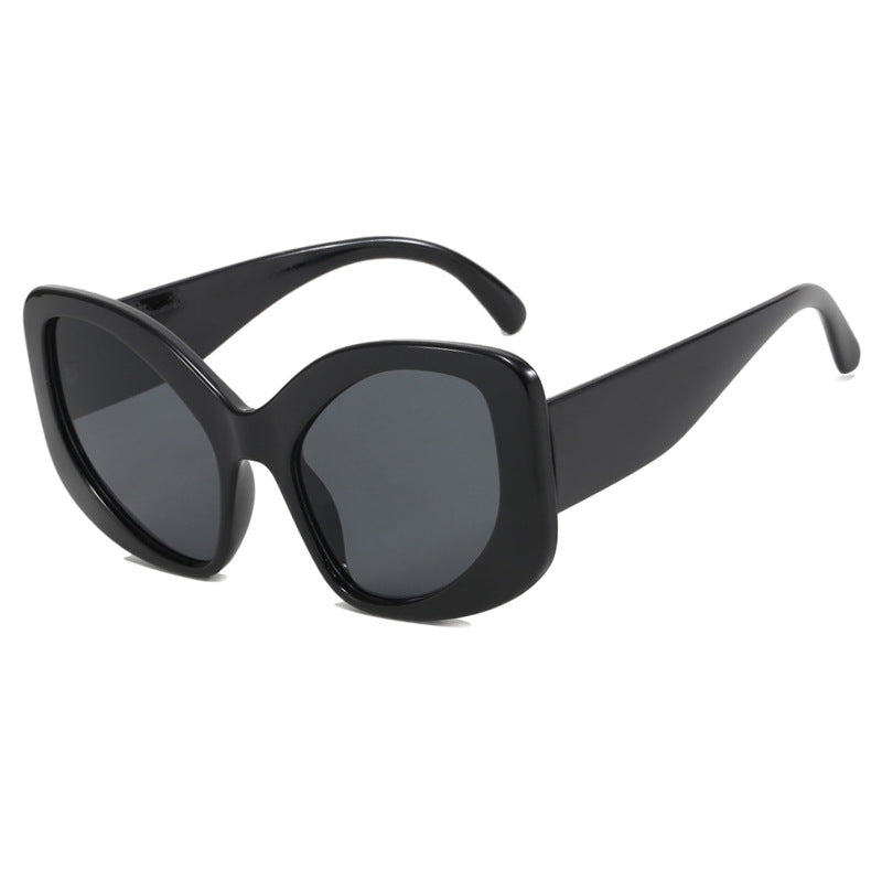 Women's oversized sunglasses in modern design Skanto