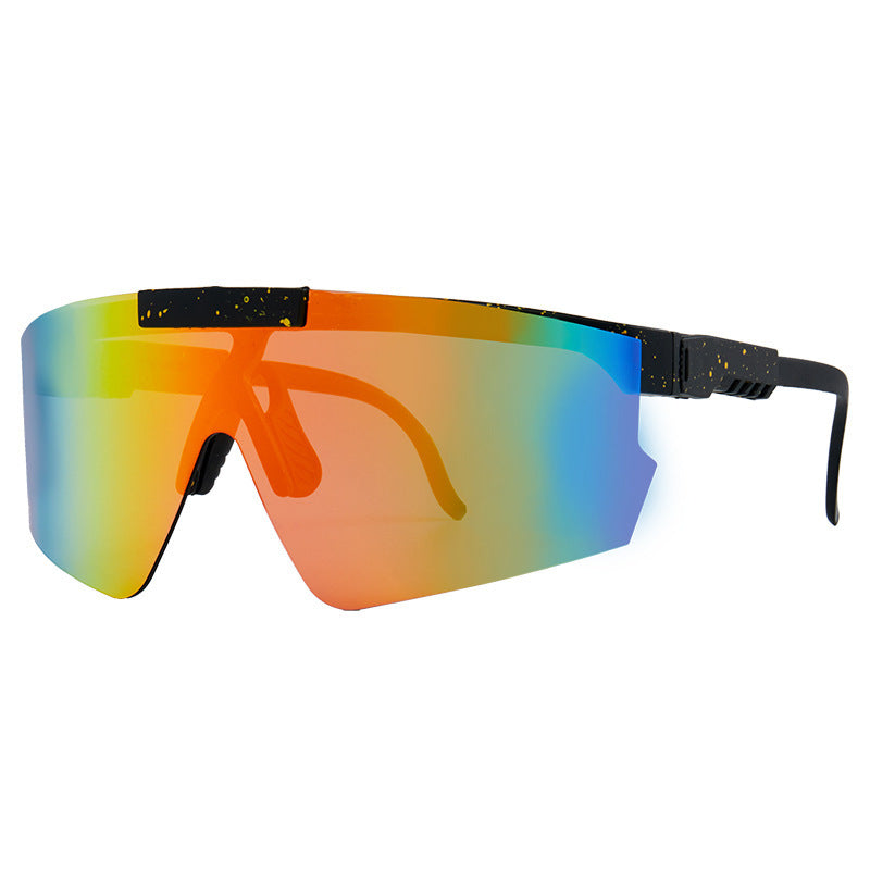 Dame Sport-solbrille i moderne design med store glass Skanto