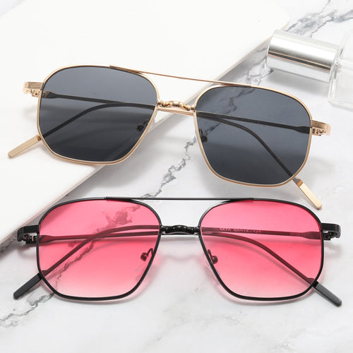 Dame moteriktig geometrisk brille med elegant metallramme Skanto