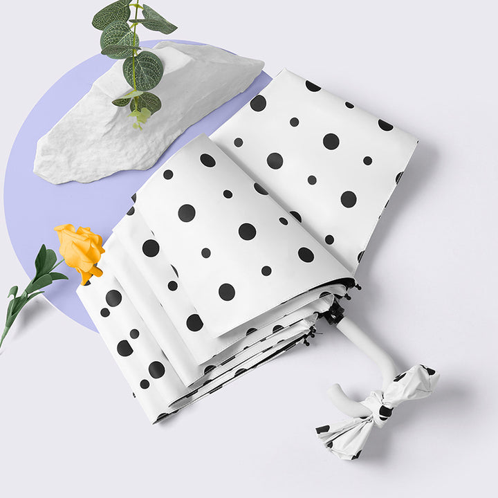 Dame elegant sammenleggbar paraply med hjerteformet design Skanto