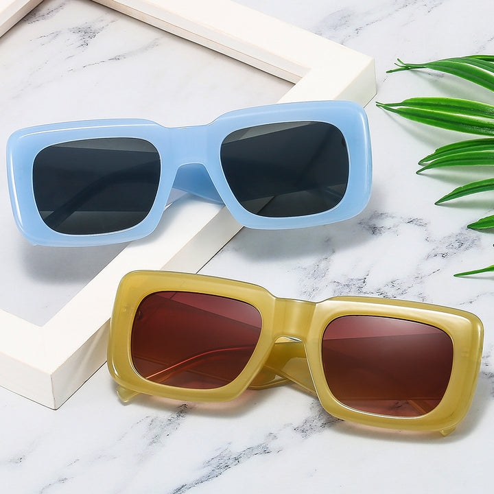 Dame oversized solbriller med kvadratisk ramme og transparent design Skanto