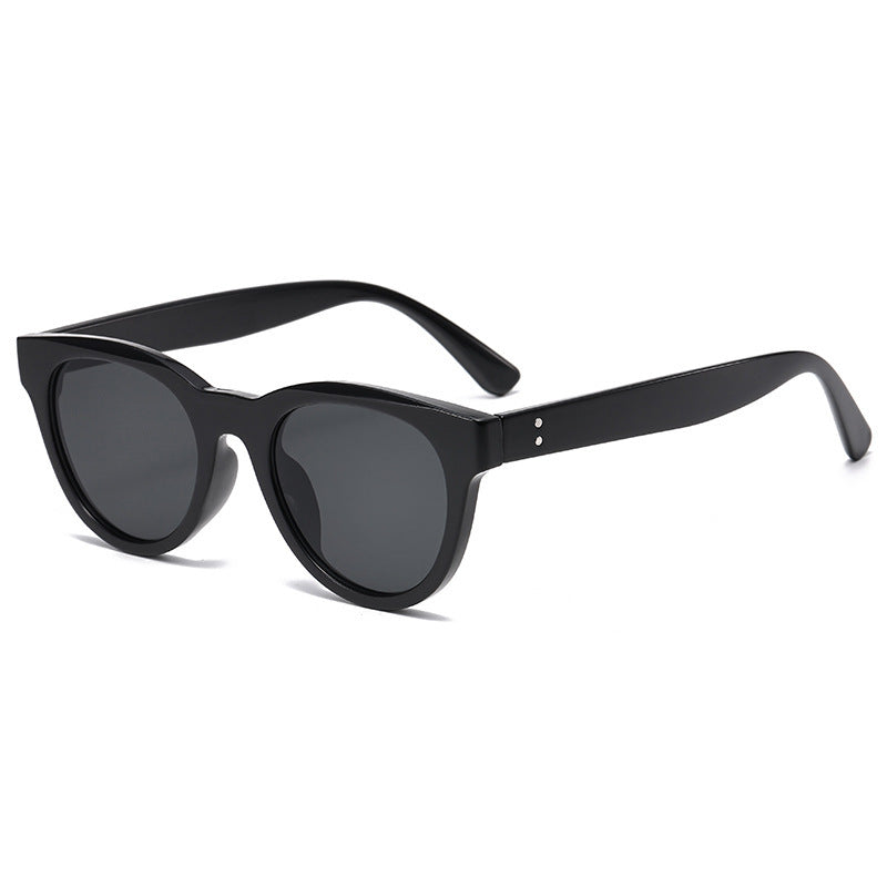 Dame Modiske Oversized-solbriller i en elegant, buet design Skanto