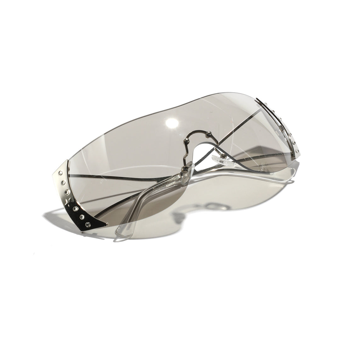 Dame futuristisk solbrille med stilfull ramme og høygradig UV-beskyttelse Skanto
