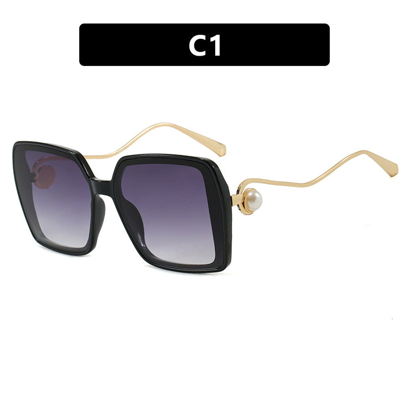 Women's trendy square glasses with elegant metal frame and unique accents Skanto