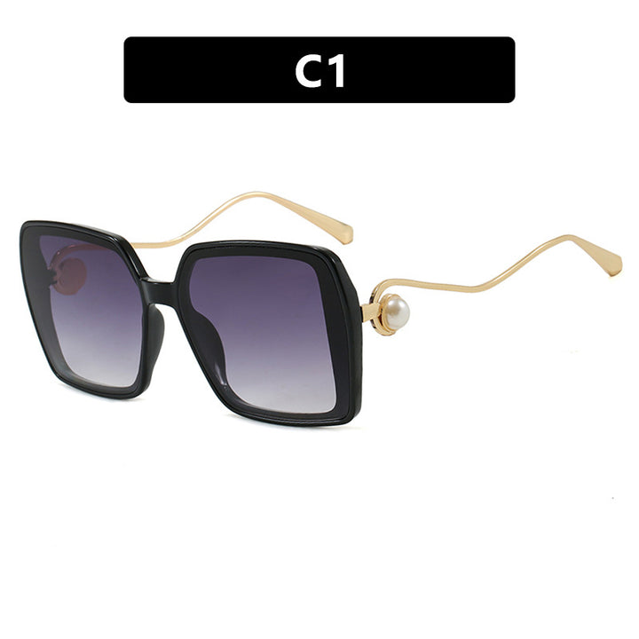 Women's trendy square glasses with elegant metal frame and unique accents Skanto