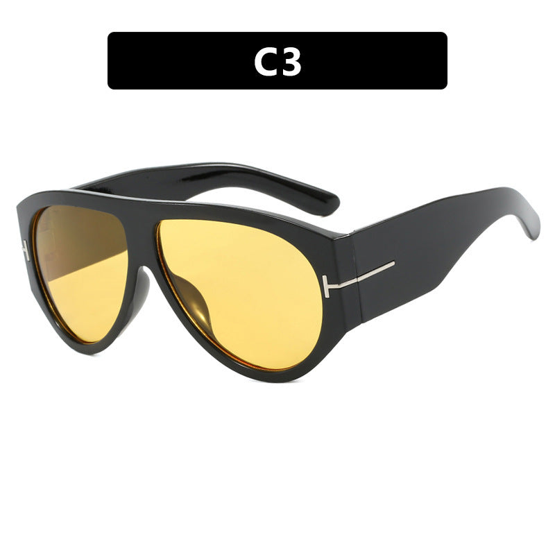 Dame elegant solbrille i markant design Skanto