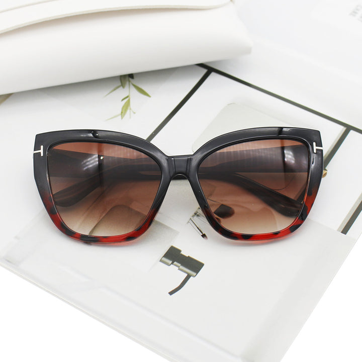 Dame Cat-Eye solbriller med elegante aksenter Skanto