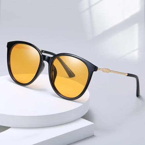 Dame Moderne Cat-Eye Solbriller med speilende glass Skanto