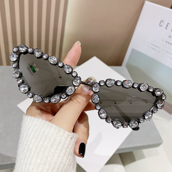 Dame elegant Cat-Eye solbriller med glamorøs steindekorasjon Skanto