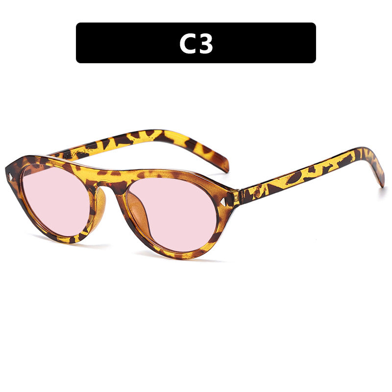 Women's fashionable sunglasses with curved frame and protective UV filter Skanto