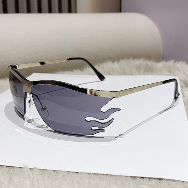 Damer futuristisk solbrille med elegant gjennomsiktig ramme Skanto