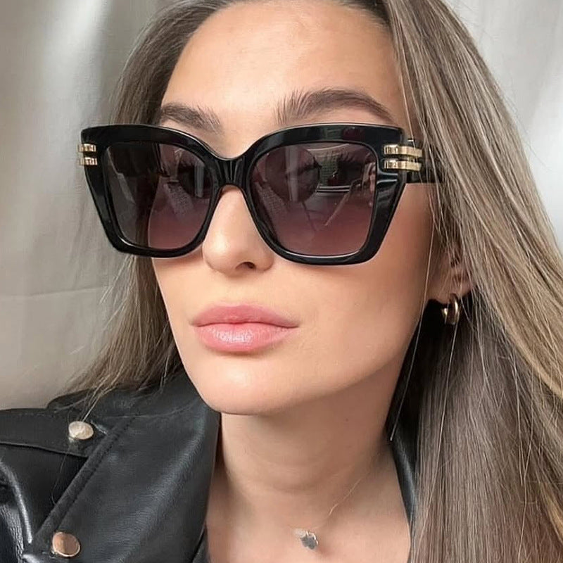 Women's stylish oversized sunglasses with luxurious details Skanto
