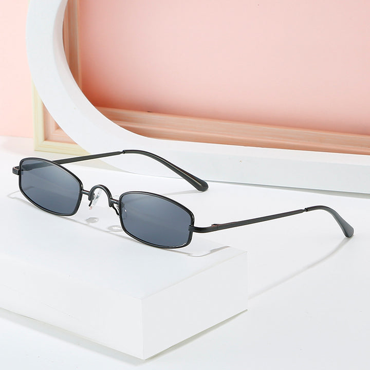 Dame fashion solbrille i futuristisk design Skanto