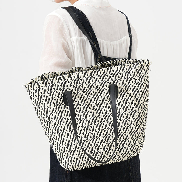 Designer Trillebag i flettet materiale med moderne detaljer Skanto