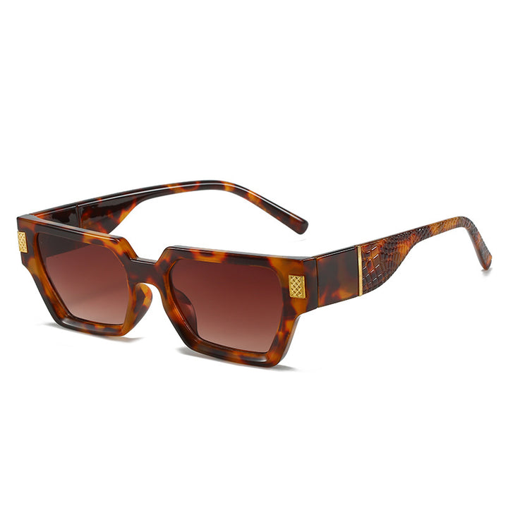 Dame moteriktig solbrille med unik geometrisk ramme og luksuriøse detaljer Skanto