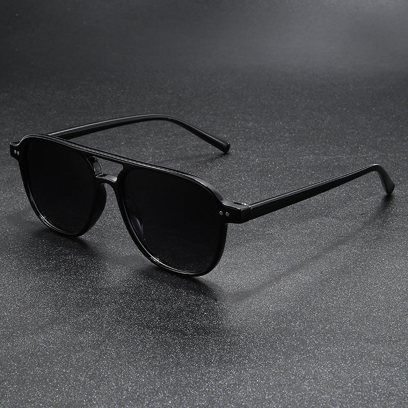Dame designer solbrille med trendy havskilpadde ramme og UV-beskyttelse Skanto