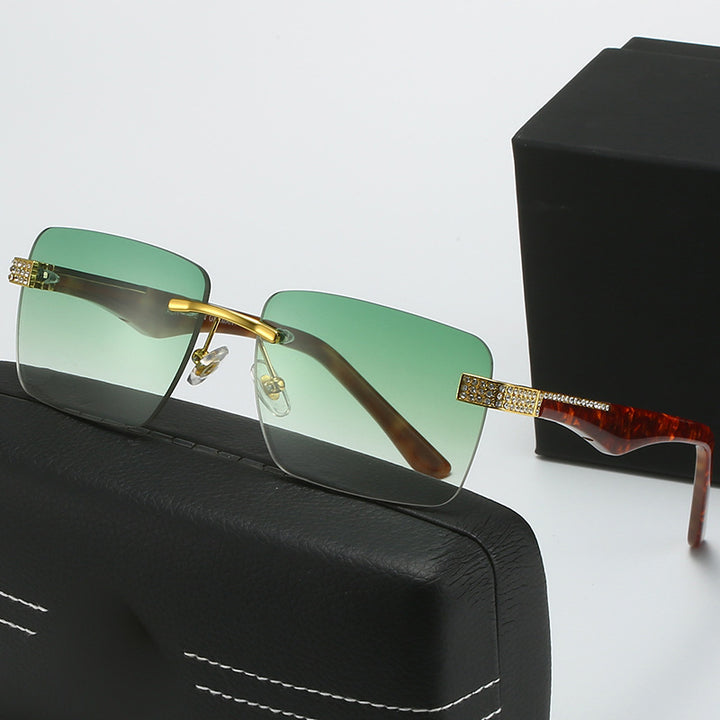 Dame fashion solbriller i elegant kvadratisk design Skanto