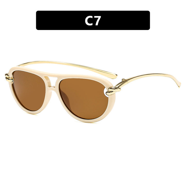 Women's Retro Sunglasses with Elegant Frame and Polarized Lenses Skanto