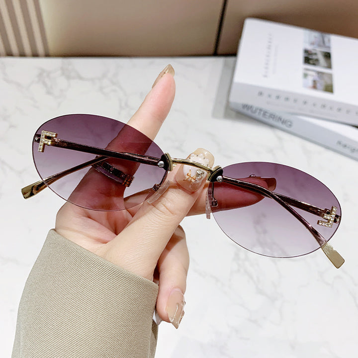 Dame Modische solbrille med innovativt design og komfortabel ramme Skanto