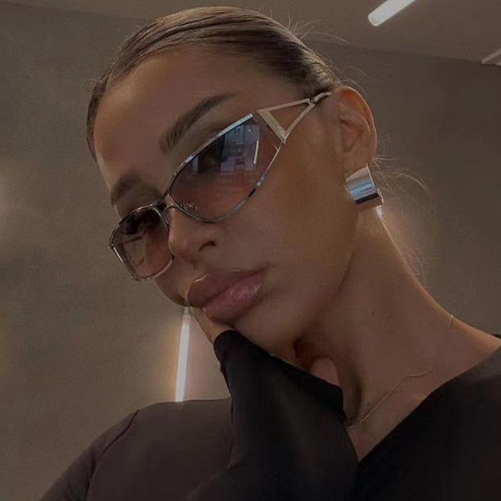 Women's sporty sunglasses with modern frame Skanto