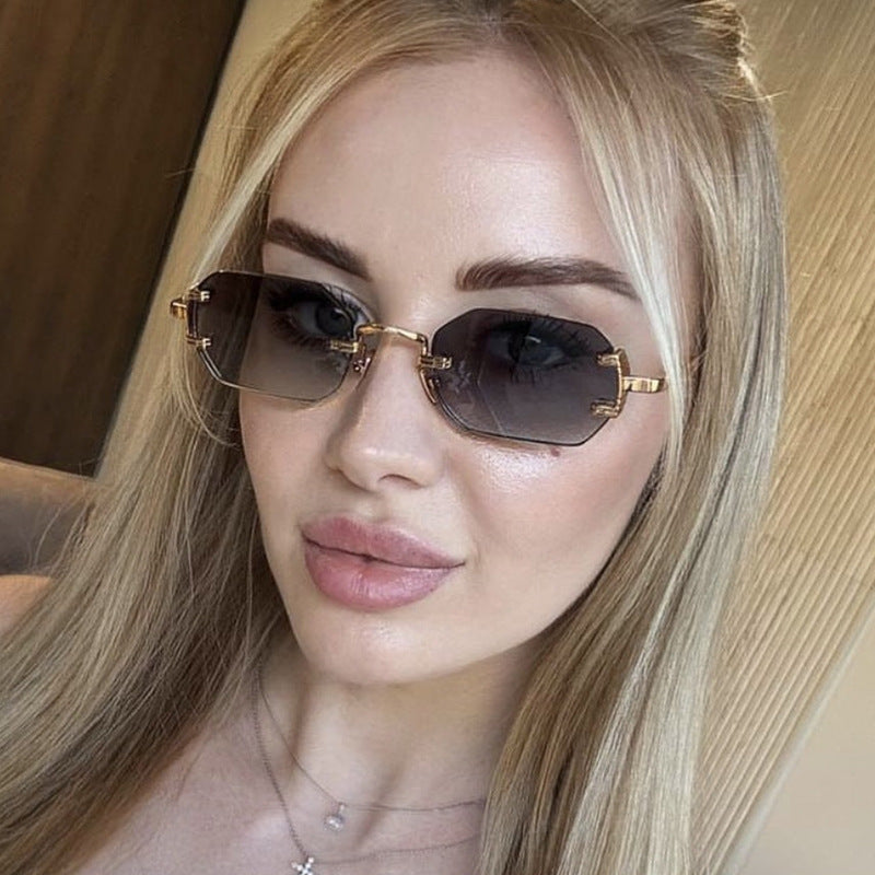 Women's geometric sunglasses with luxurious metal frame and protective UV filter Skanto