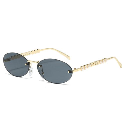 Dame moteriktig solbrille med oval ramme og perledekorert bøyle Skanto
