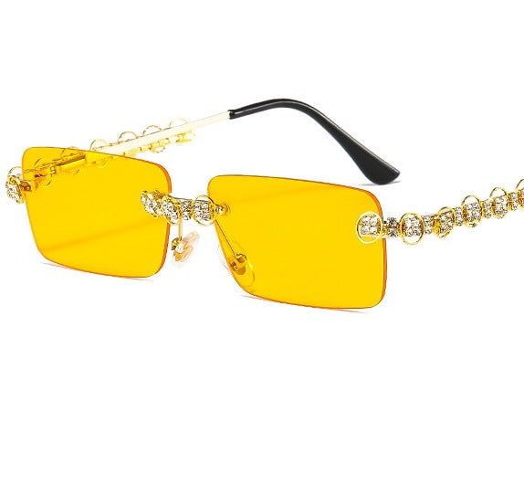Dame Designer-solbrille med glitrende ramme og rektangulært glass Skanto