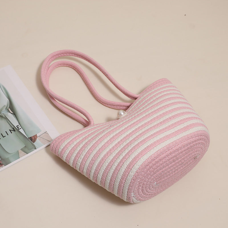Trendy handbag with stylish stripes Skanto