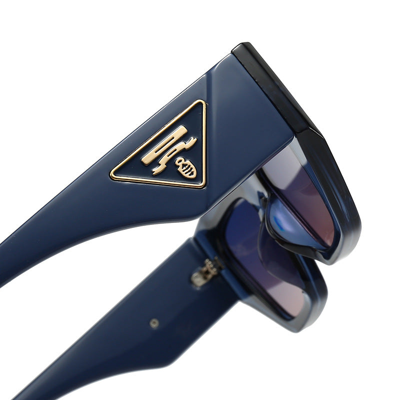 Dame Designer solbrille med moderne, geometrisk ramme Skanto