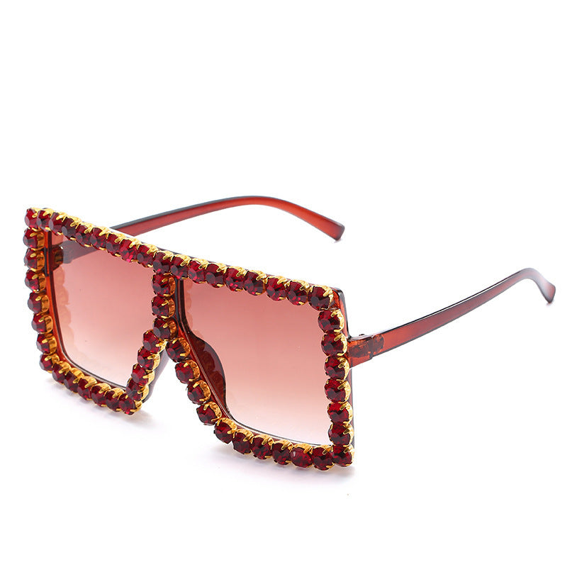 Dame moteriktig solbrille med strassdekorsjon Skanto