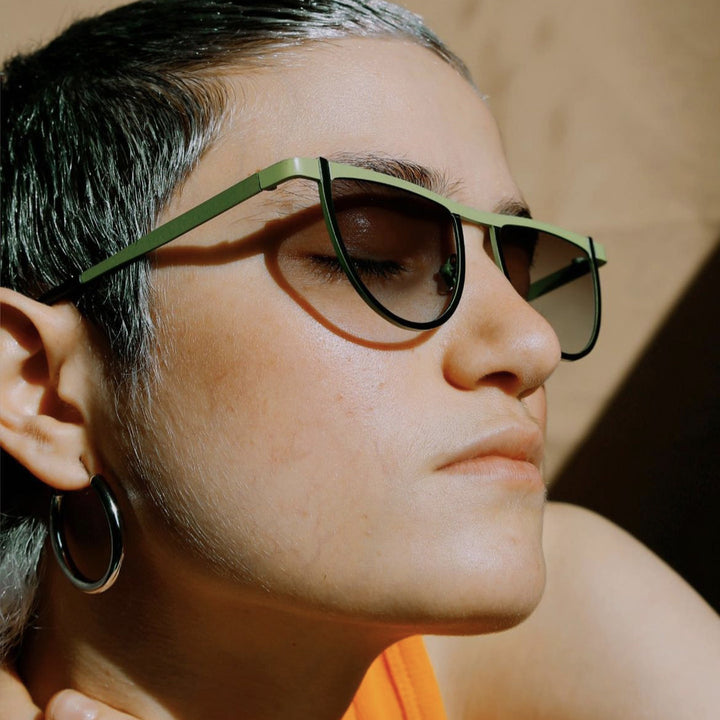 Dame elegant solbrille med moderne design og UV-beskyttelse Skanto