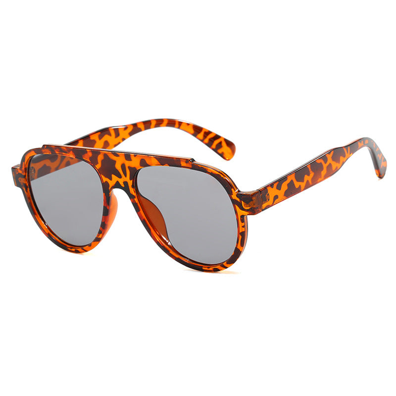 Women's stylish black sunglasses in modern design Skanto