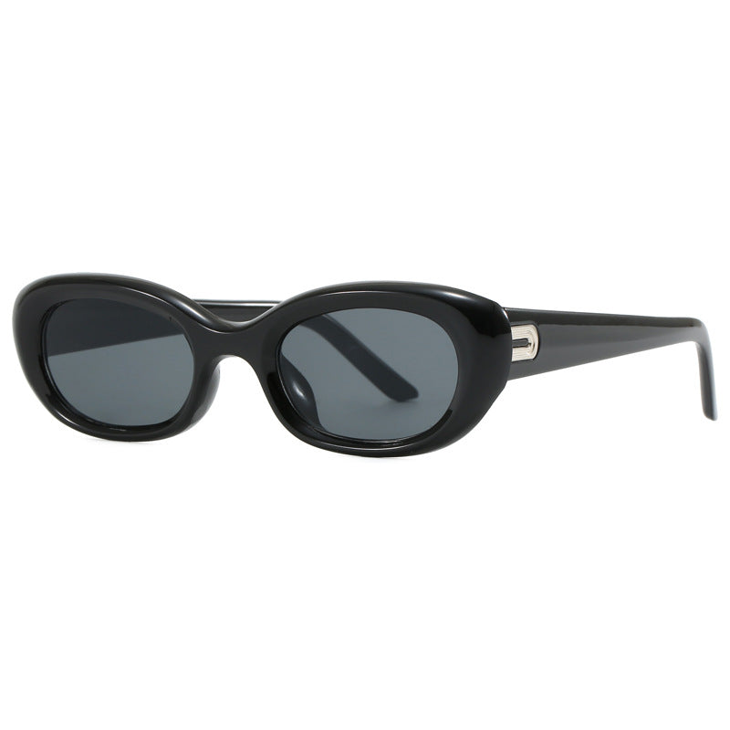 Dame moteriktig solbrille med oval design og UV-beskyttelse Skanto