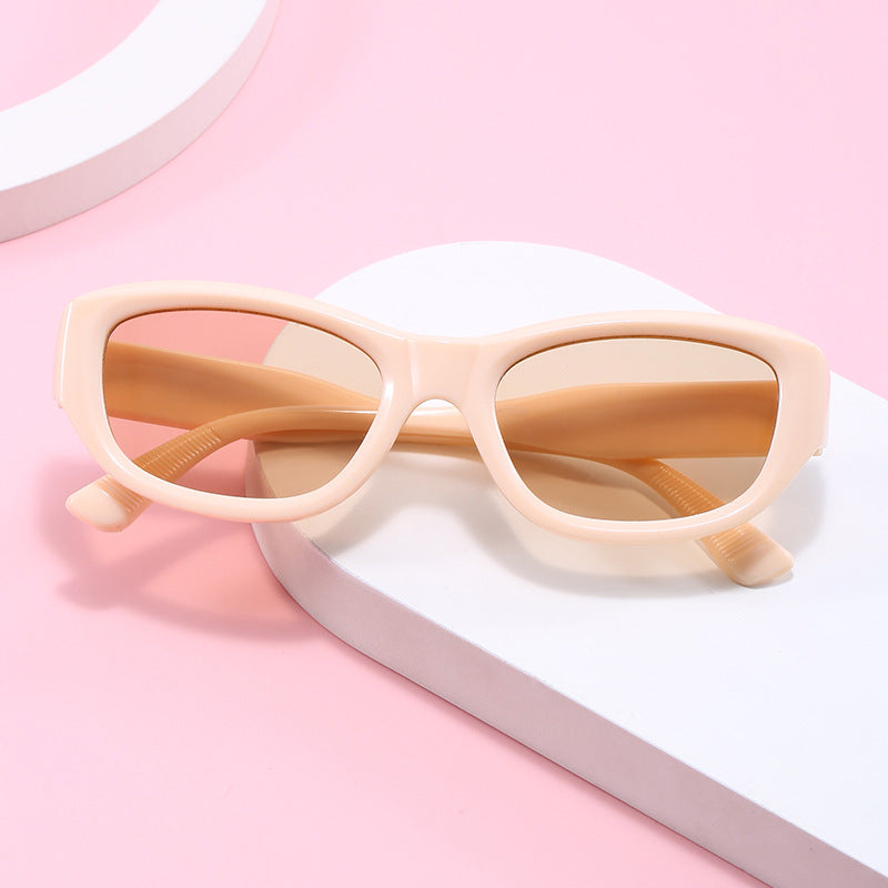 Dame moteriktig Cat-Eye solbrille med fleksibel ramme og UV-beskyttelse Skanto