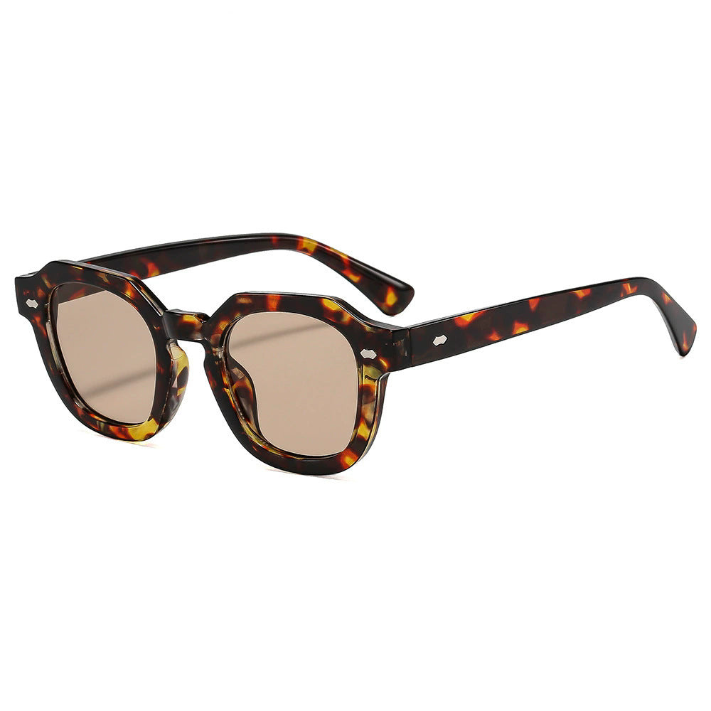 Women's sunglasses in modern design with polarized lenses Skanto