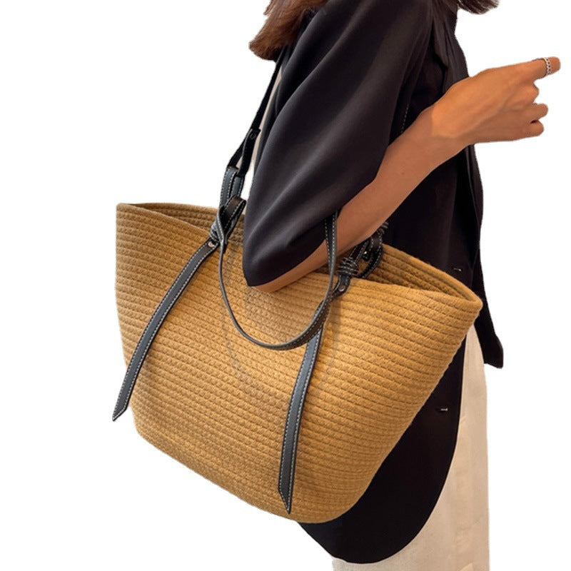 Elegant Shopper Bag with Texture Skanto