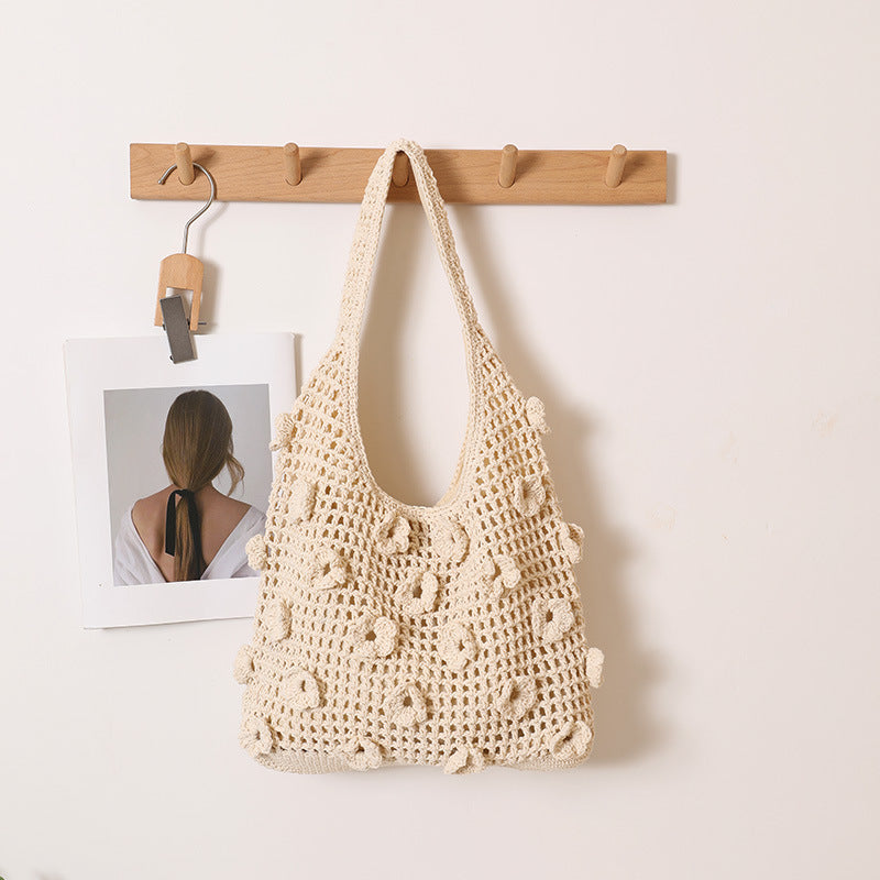 Hand-knotted shoulder bag with floral structural elements Skanto