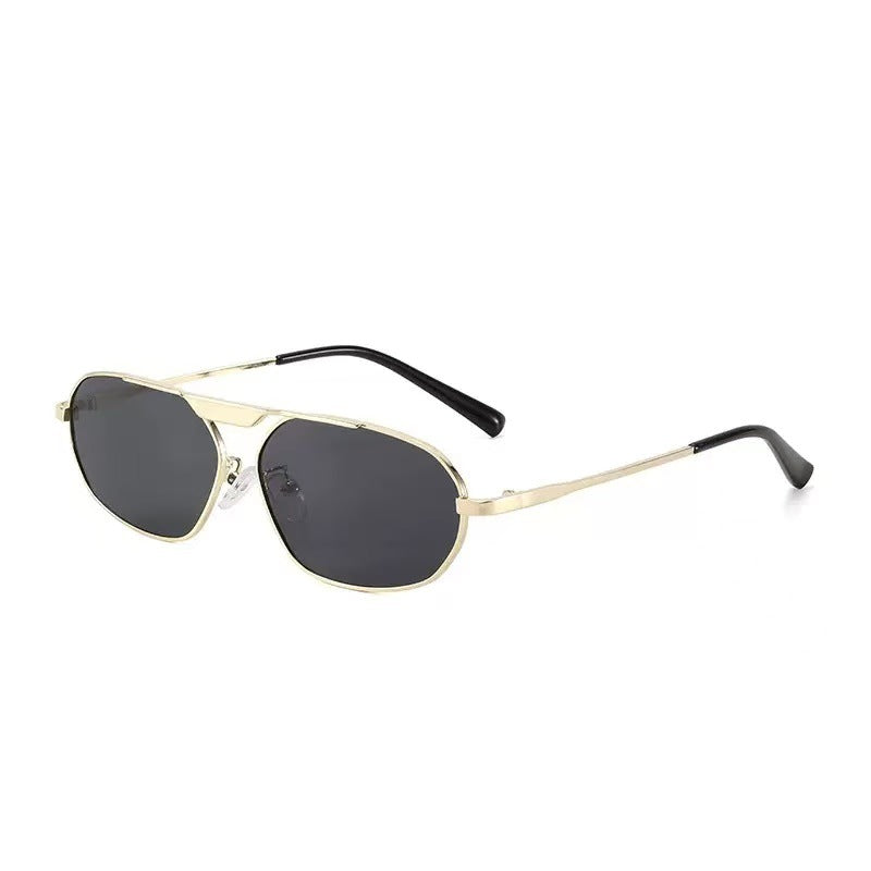 Dame moteriktig solbrille i elegant polygon-design Skanto