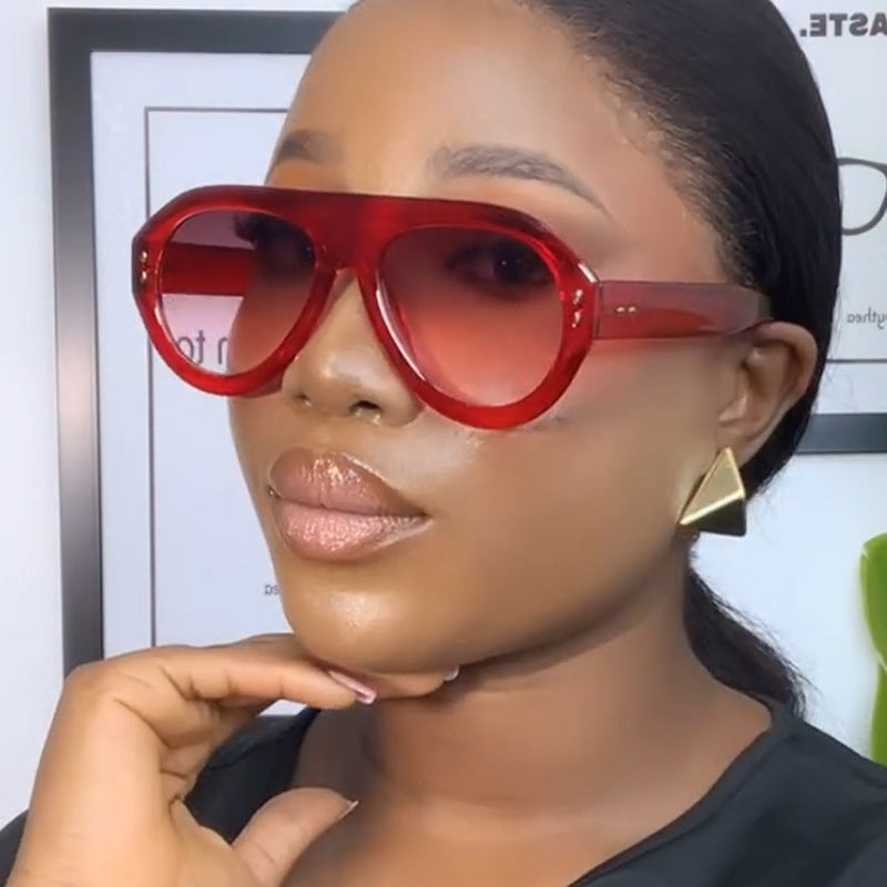 Women's fashion sunglasses with extravagant design Skanto