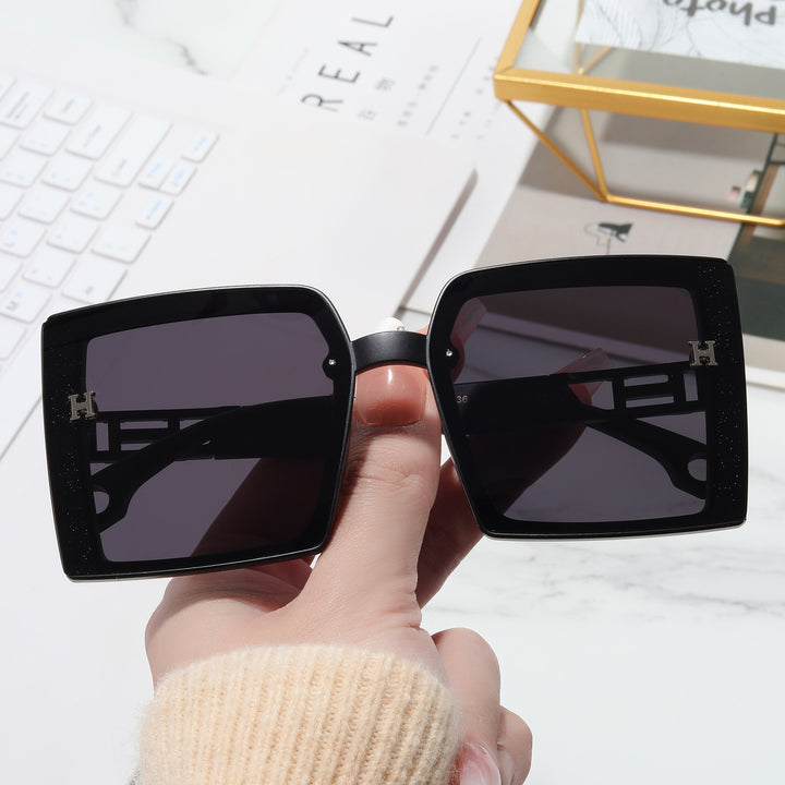 Dame trendy solbrille med ekstravagant, rektangulær ramme Skanto
