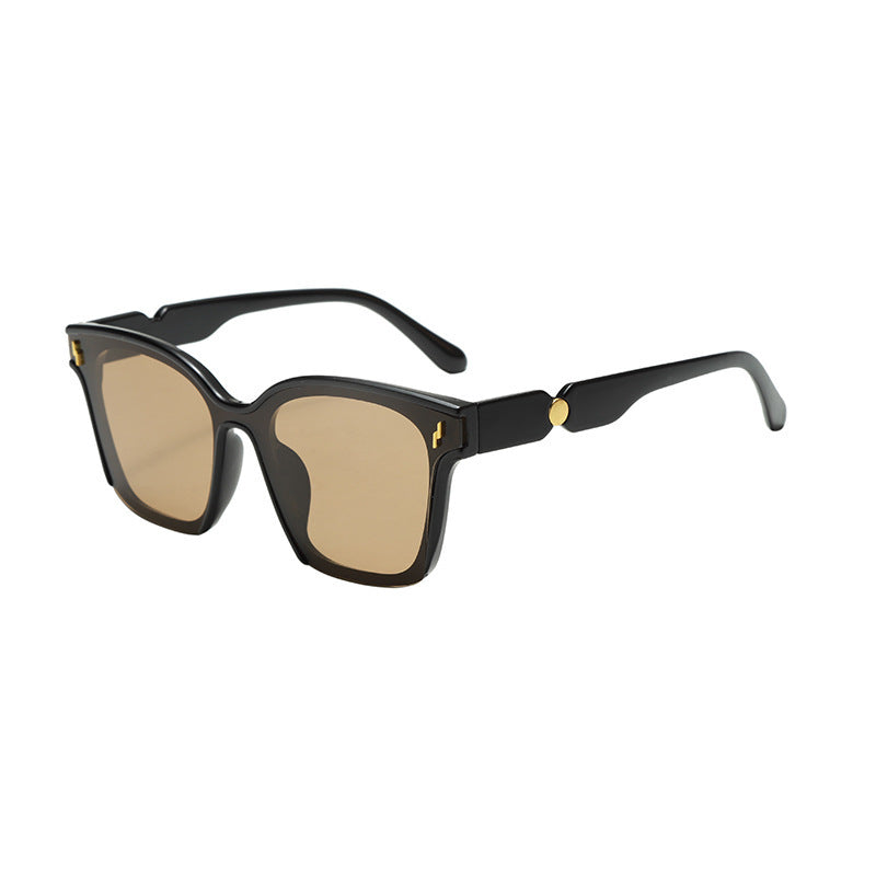 Dame Stilig solbrille med stilramme Skanto