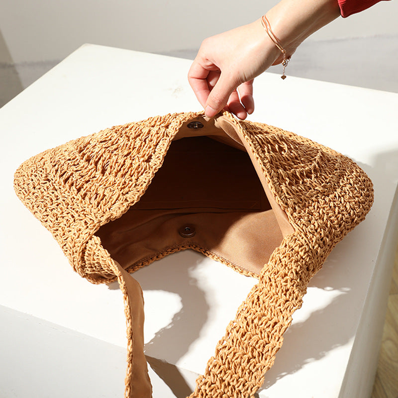 Crocheted beach bag in artistic spiral design Skanto