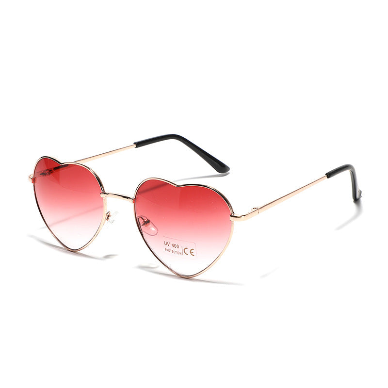 Dame hjerteformet solbrille med UV-beskyttelse og delikat ramme Skanto