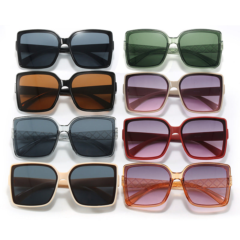 Dame moteriktig kvadratisk solbrille med elegant ramme Skanto