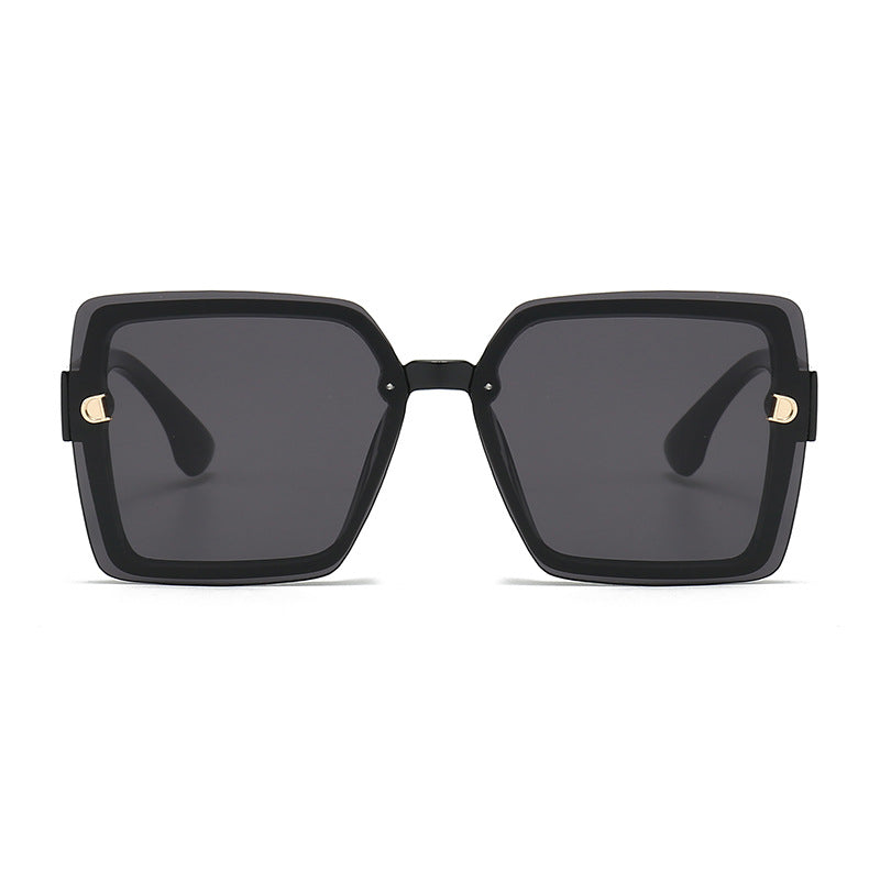 Dame moteriktig firkantet solbrille med robust ramme og UV-beskyttelse Skanto