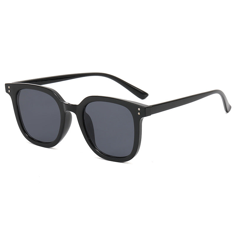 Dame kvadratisk designerbrille med tykk ramme og elegant profil Skanto