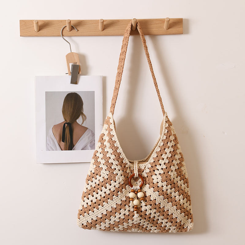 Handmade macrame shoulder bag with playful pendant Skanto