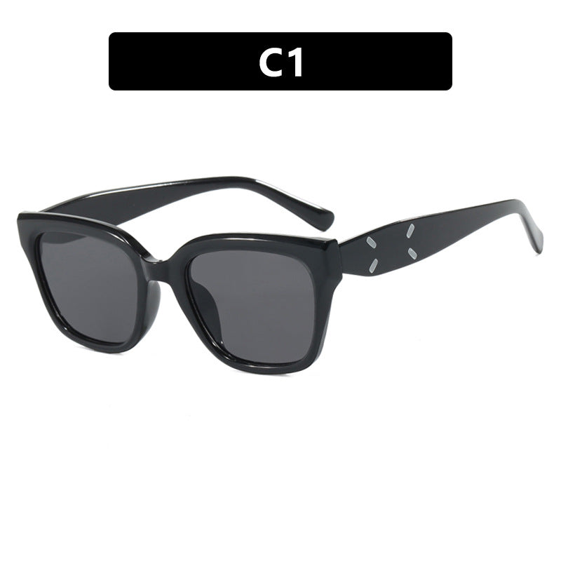 Women's Fashionable Square Sunglasses with UV Protection and Elegant Plastic Frame Skanto
