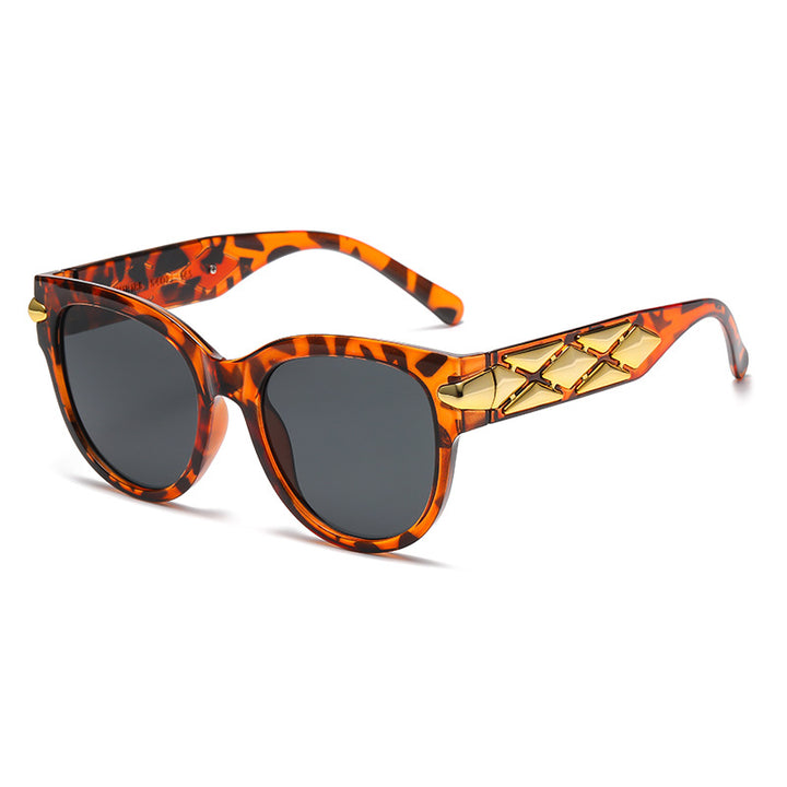 Dame designer solbrille med innovativ, detaljert ramme Skanto