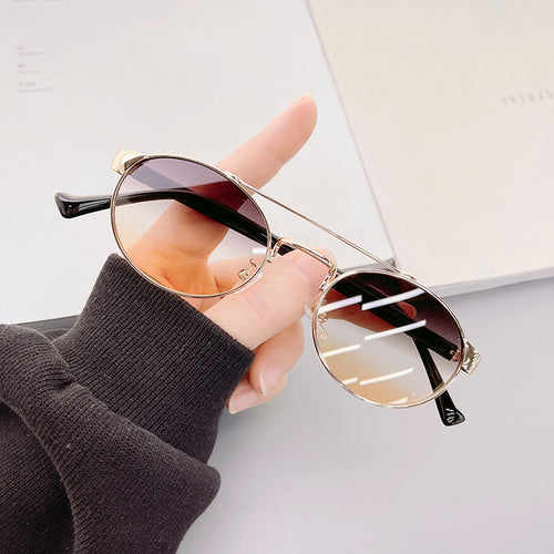 Women's fashionable sunglasses in stylish round design with gold accents Skanto